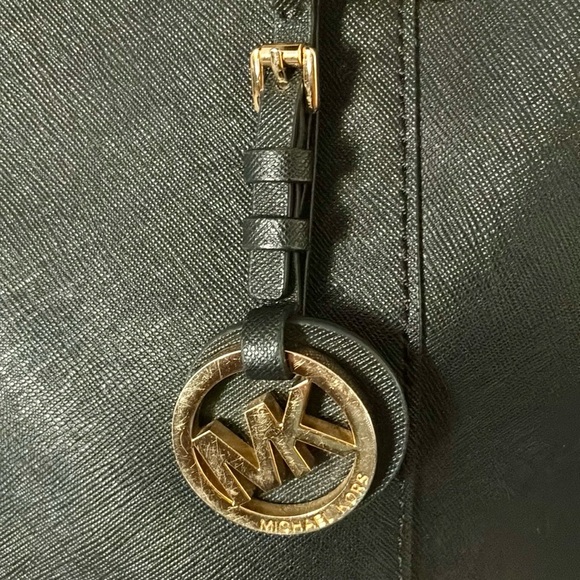 Michael Kors Jet Set Travel Tote - Picture 6 of 12